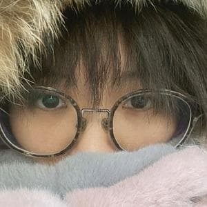 profile_Jen/Zhang Zhenni (张甄妮/虫虫)