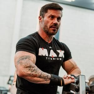 profile_Renato Cariani