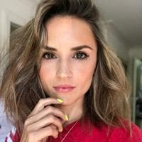 Rachael Leigh Cook tipo di personalità MBTI image