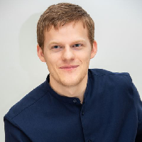 profile_Lucas Hedges