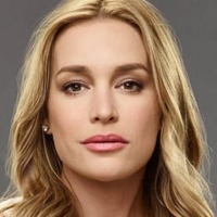 profile_Piper Perabo