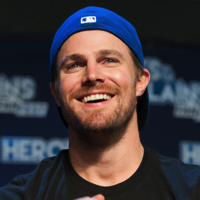 profile_Stephen Amell