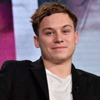 Finn Cole type de personnalité MBTI image