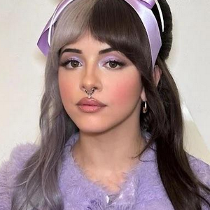 profile_Melanie Martinez