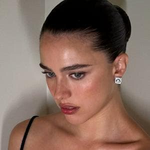 profile_Slicked Back Bun