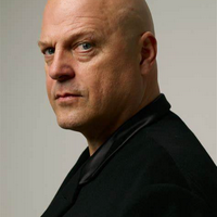 Michael Chiklis نوع شخصية MBTI image