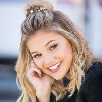 profile_Olivia Holt