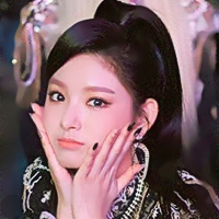 Wang Yiren (EVERGLOW) MBTI Personality Type image