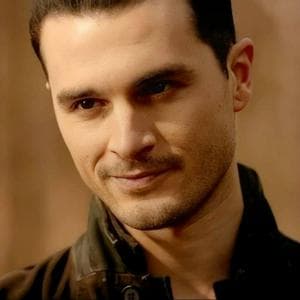 profile_Lorenzo “Enzo” St. John