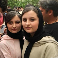 profile_Sara & Nika