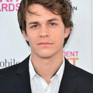 profile_Johnny Simmons