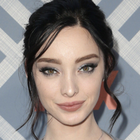 profile_Emma Dumont