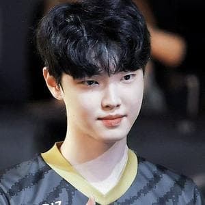 Ji-hun Jeong "Chovy" MBTI Personality Type image