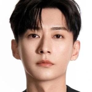 profile_Liu Xue Yi (刘学义)