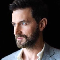 profile_Richard Armitage