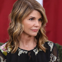 profile_Lori Loughlin