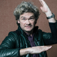 profile_Simon Farnaby