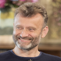 profile_Hugh Dennis