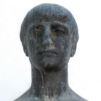 profile_Lucan