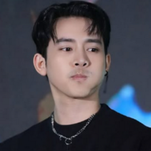 profile_Athit Somnoi (เบิ้ล ปทุมราช)