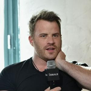 profile_Robert Kazinsky
