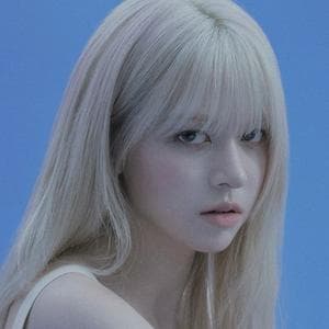 profile_Lily (NMIXX)