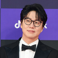 profile_Sung Si Kyung